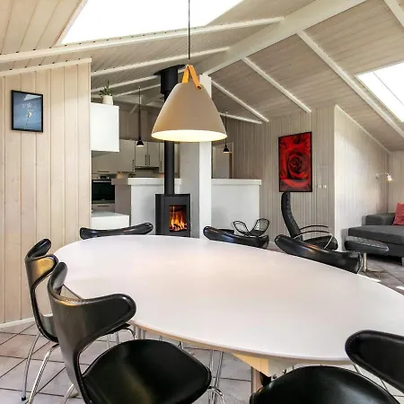 Сasa de vacaciones 8 Person Holiday In